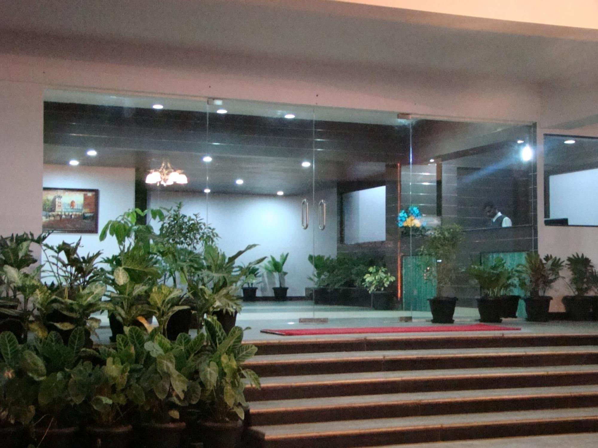 Hotel Grand Bee Bangalore Eksteriør billede